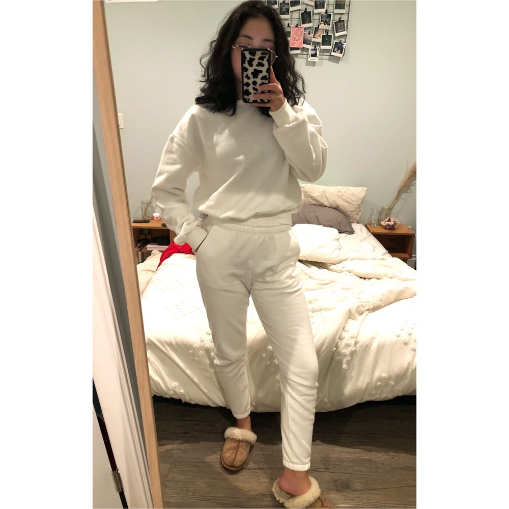 BRAND NEW MATCHING SWEATSUIT SET / WHITE